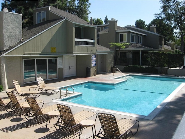 3431 Timber Lk Unit 46, Costa Mesa, CA 92626 - community pool with a patio