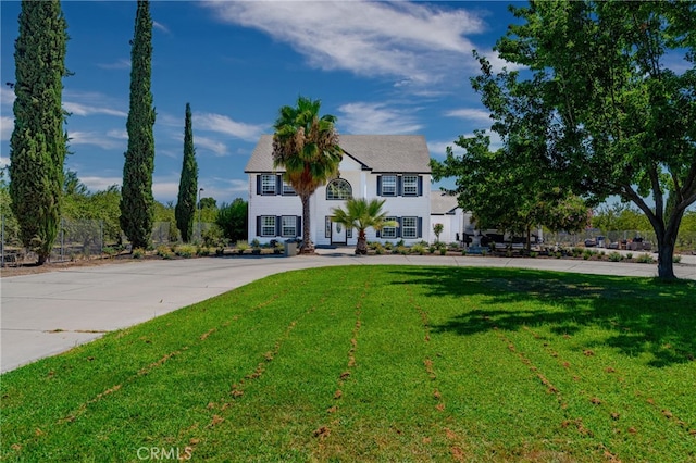 view of front of property with a front lawn