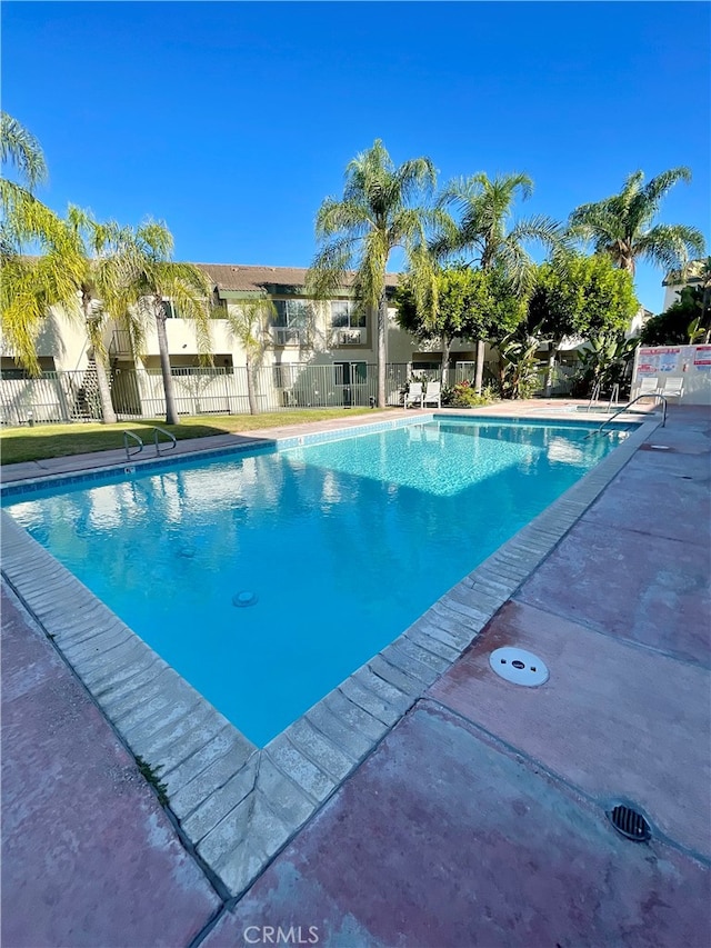 view of swimming pool