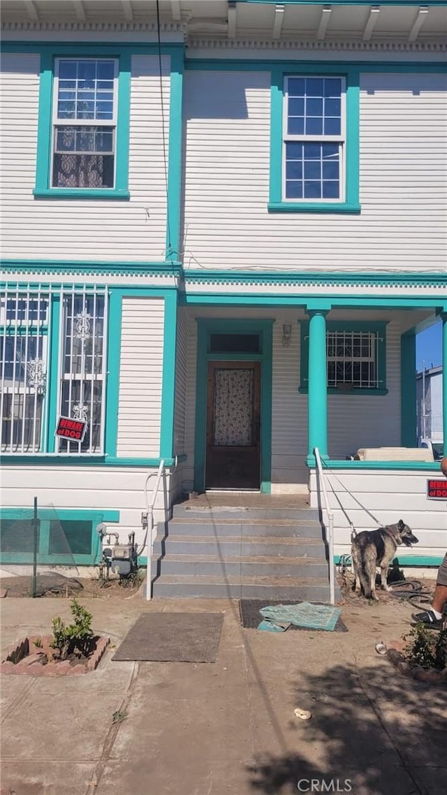 view of front facade featuring covered porch