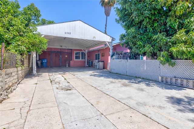 view of front of property