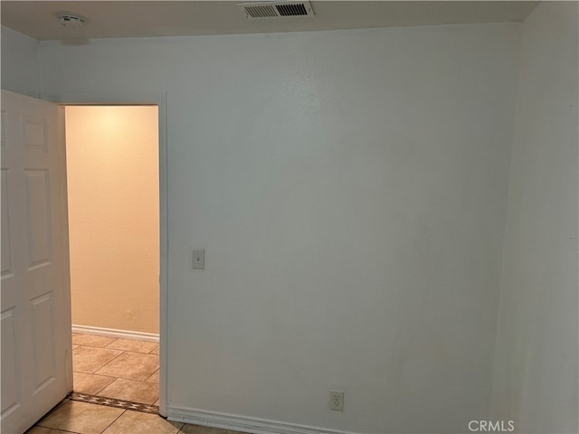 empty room featuring light tile patterned floors