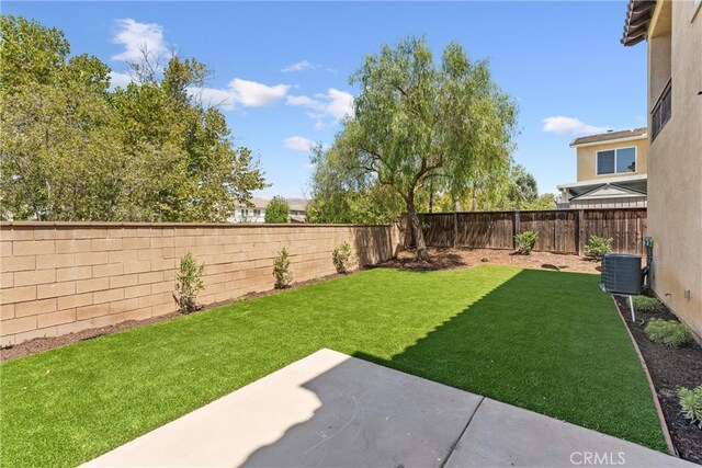 view of yard with a patio