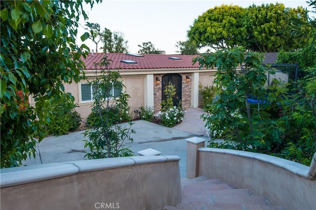 view of front of home featuring a patio