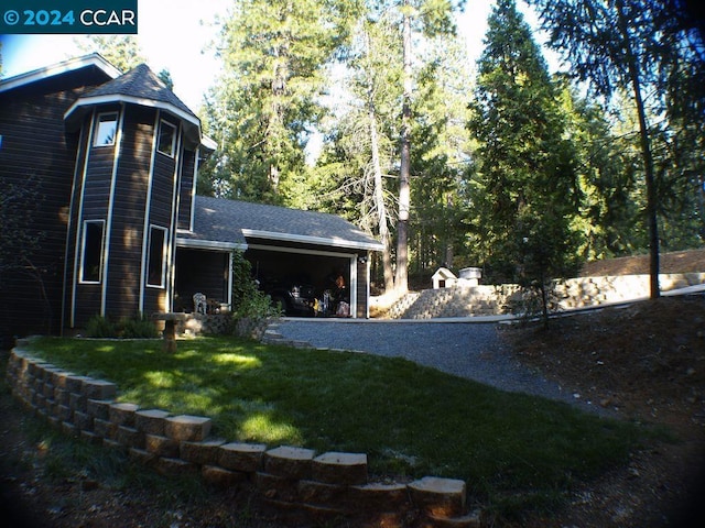 view of yard with a garage