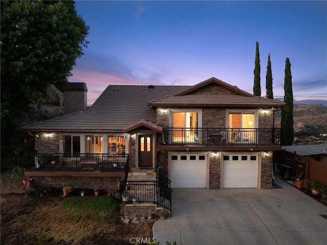 view of front of property featuring a garage