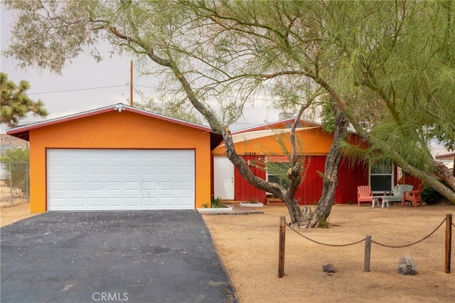 view of front facade featuring a garage