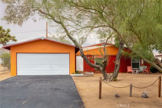 61974 Terrace Dr, Joshua Tree, CA 92252 - view of front facade featuring asphalt driveway