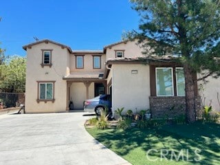 view of front of house featuring a front yard