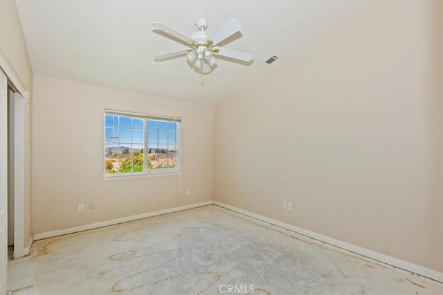 unfurnished bedroom with ceiling fan and a closet