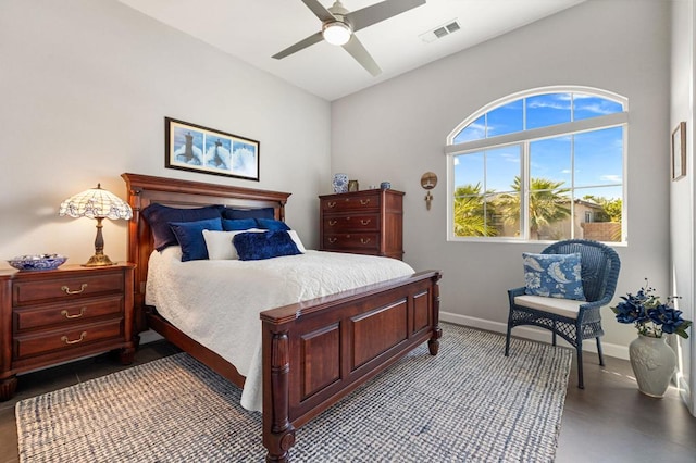 bedroom with ceiling fan