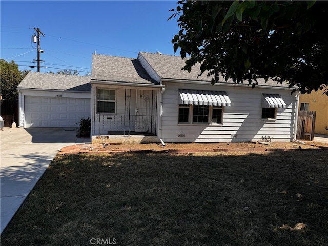 view of front of house featuring a garage and a front yard