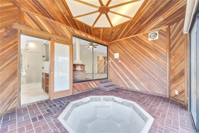 sunroom / solarium featuring a hot tub and lofted ceiling