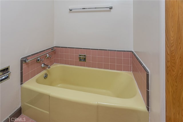 bathroom featuring a washtub