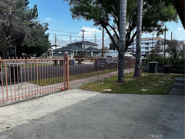 924 W Clark Ave, Burbank, CA 91506 - view of yard featuring a gate