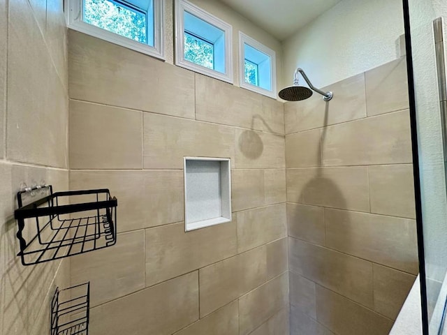 bathroom featuring tiled shower