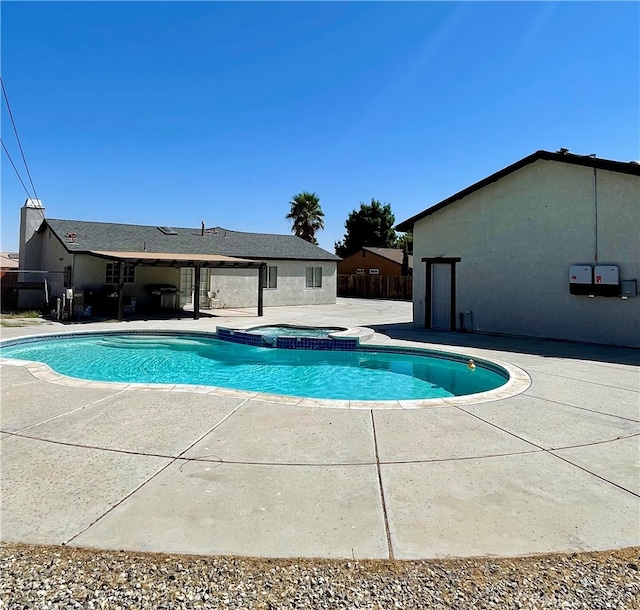 view of pool with an in ground hot tub and a patio area