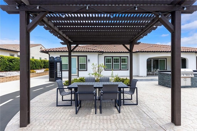 view of patio featuring a pergola