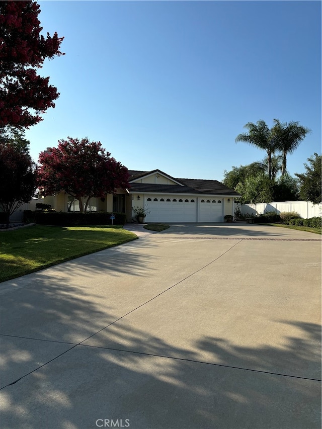 view of front facade featuring a garage and a front lawn