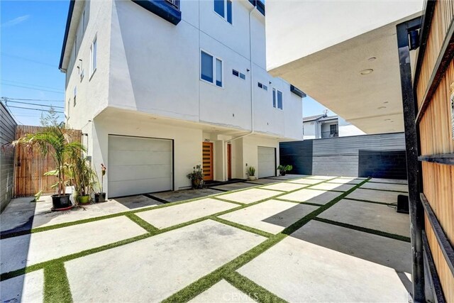 2151 S W View St, Los Angeles, CA 90016 - rear view of house featuring stucco siding and a garage