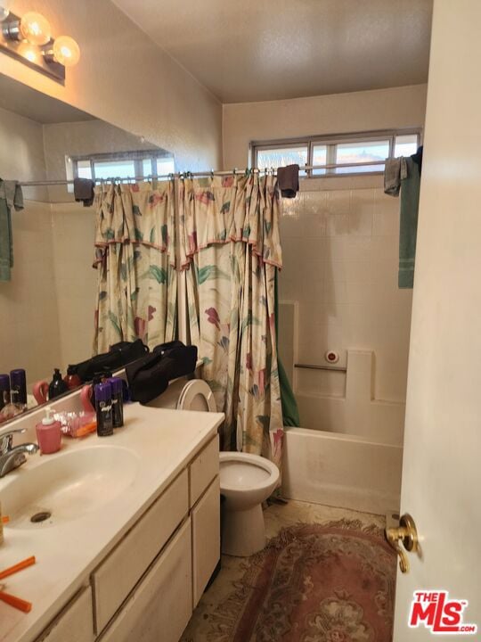 full bathroom featuring vanity, toilet, and shower / bath combo