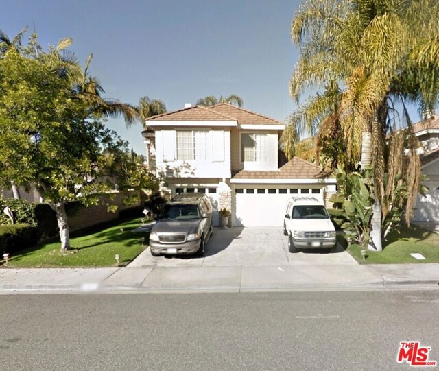 view of front of house with a front lawn and a garage