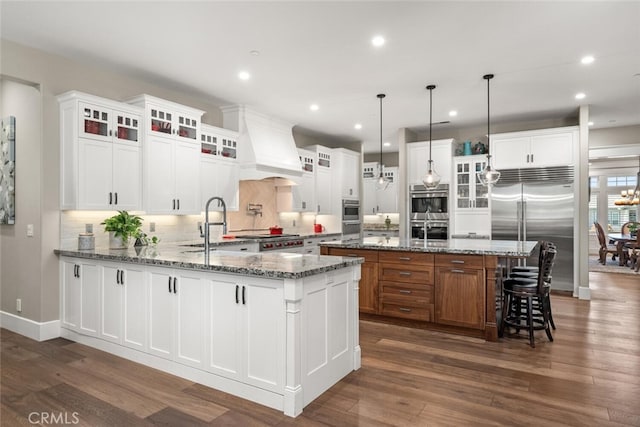 kitchen featuring a spacious island, dark hardwood / wood-style flooring, white cabinetry, and custom range hood