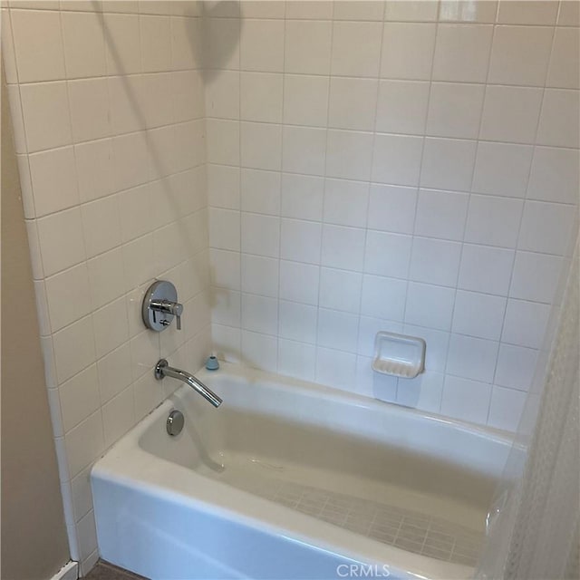 bathroom featuring shower / tub combo