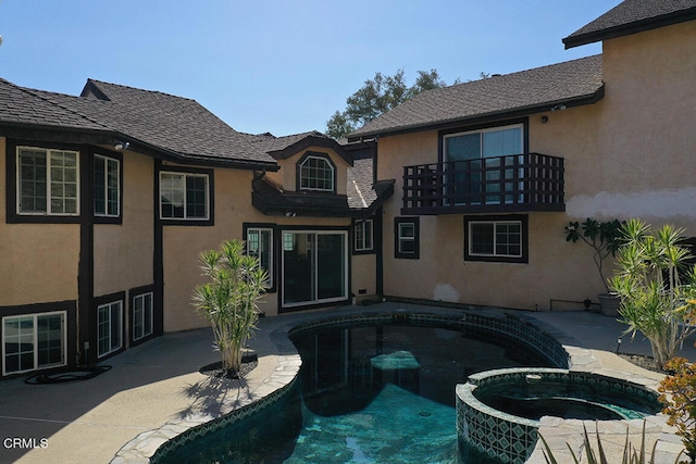 view of pool with an in ground hot tub