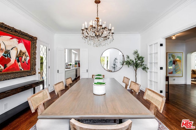 dining room featuring an inviting chandelier, crown molding, dark hardwood / wood-style floors, and built in shelves