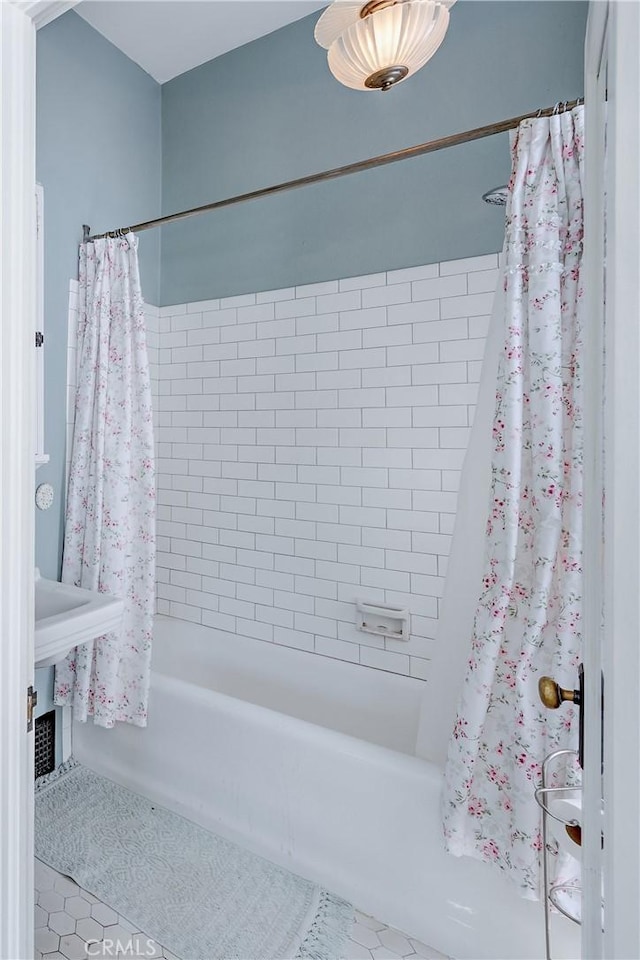 455 W 20th St, Merced, CA 95340 - bathroom featuring shower / tub combo with curtain and tile patterned flooring