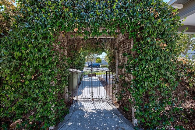 455 W 20th St, Merced, CA 95340 - view of gate