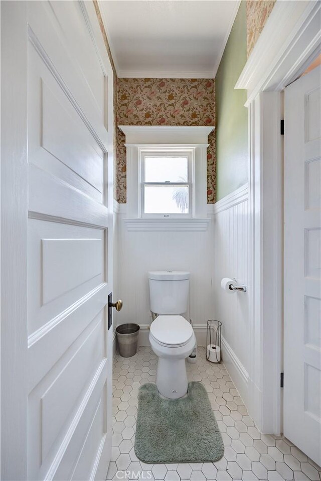 455 W 20th St, Merced, CA 95340 - bathroom with toilet