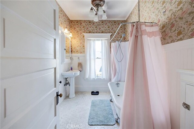 455 W 20th St, Merced, CA 95340 - bathroom with shower / tub combo with curtain