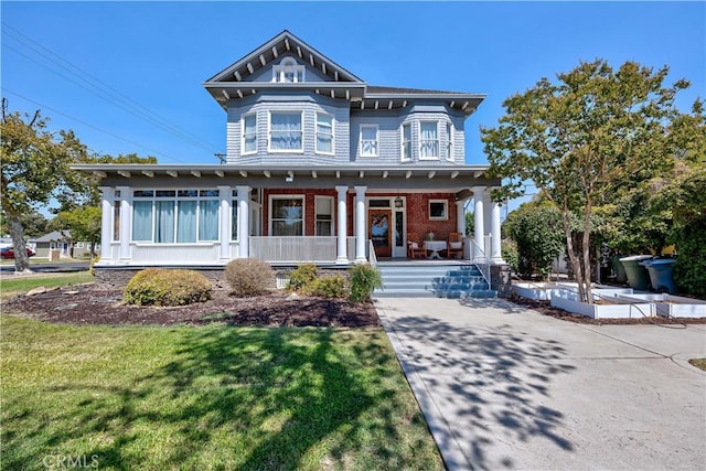 view of front of house featuring a front lawn and covered porch