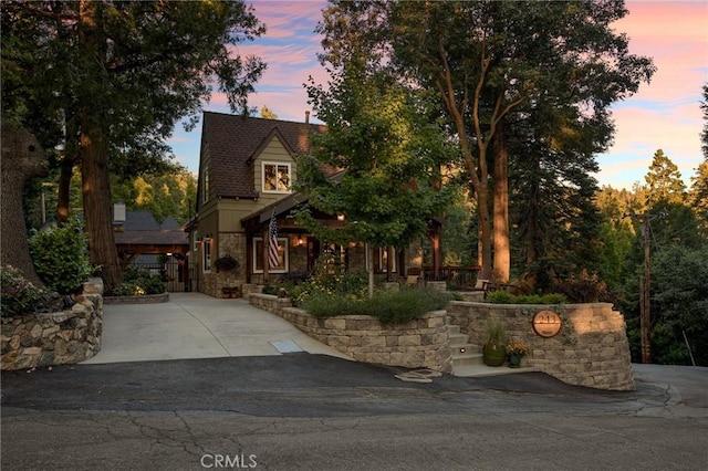 view of front of property