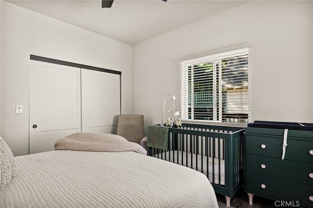 bedroom with ceiling fan, wood-type flooring, and a closet