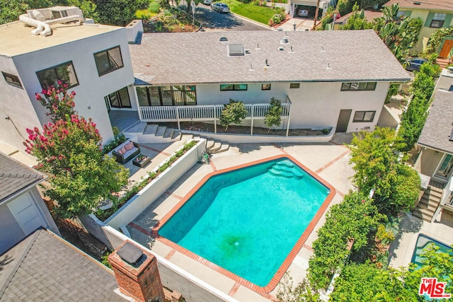 view of swimming pool