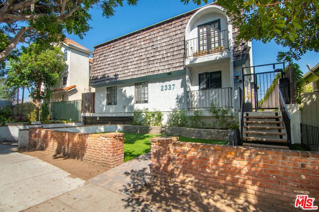 view of front of house with a balcony