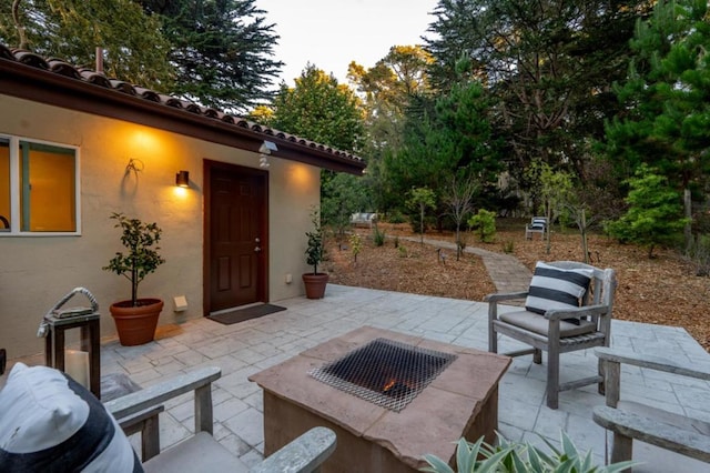 view of patio with an outdoor fire pit