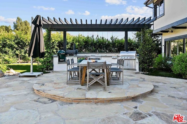 view of patio with area for grilling, a pergola, and grilling area