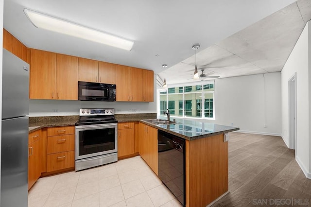 kitchen featuring kitchen peninsula, black appliances, ceiling fan, light hardwood / wood-style flooring, and sink