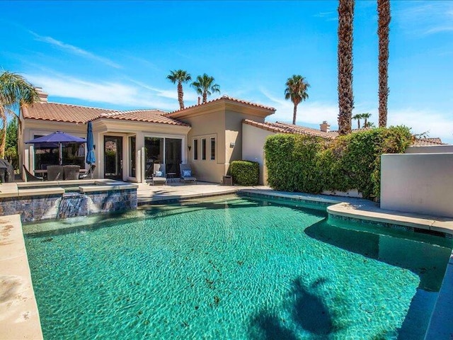 view of pool with an in ground hot tub and a patio