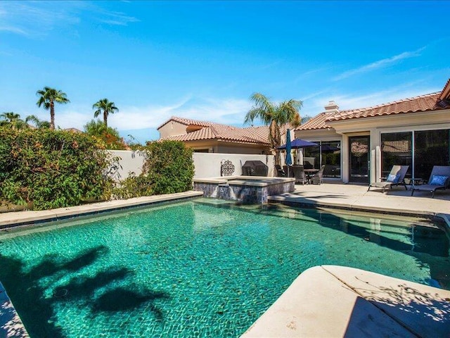 view of swimming pool with an in ground hot tub and a patio