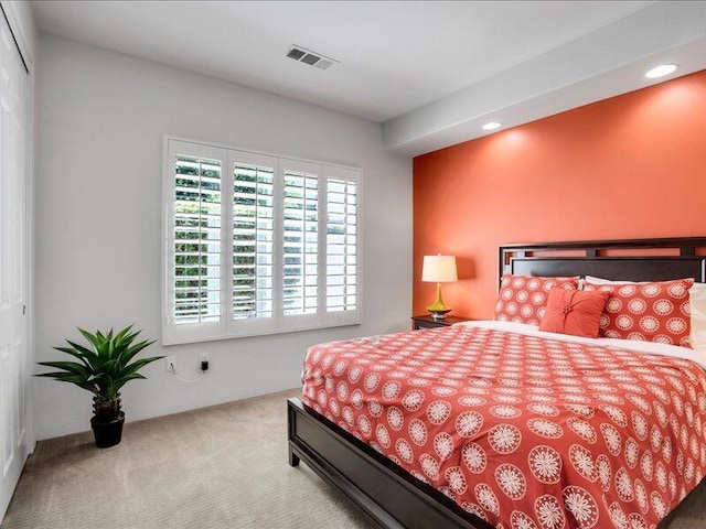 bedroom featuring carpet flooring and a closet