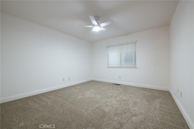 carpeted empty room featuring ceiling fan