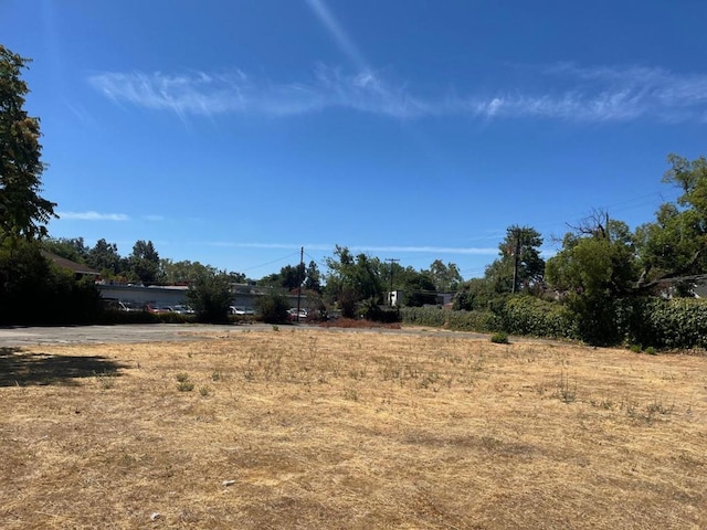 Listing photo 2 for 2040 Stockton Blvd, Sacramento CA 95817