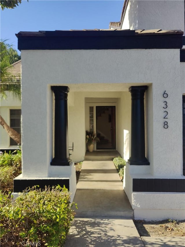 doorway to property featuring covered porch