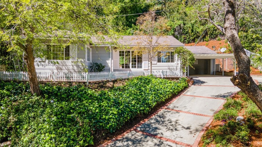 single story home with a carport