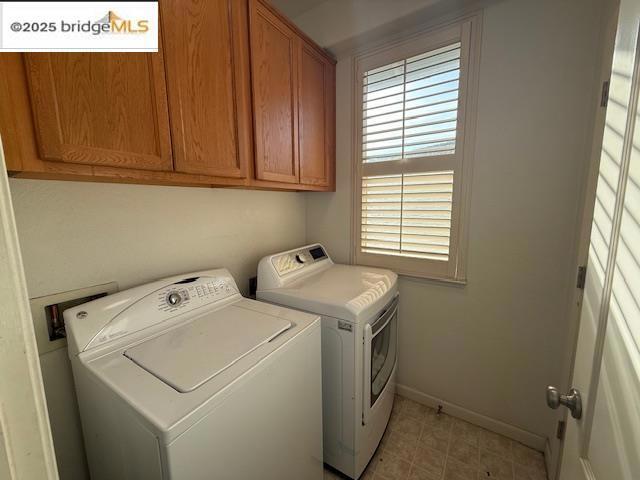 laundry room with cabinets and independent washer and dryer